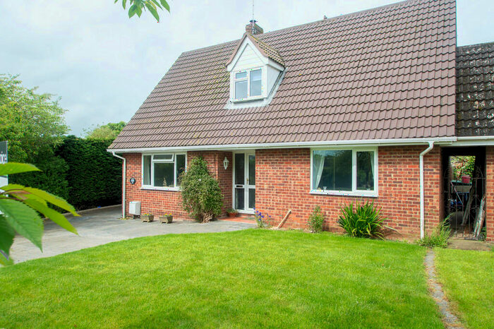 3 Bedroom Chalet For Sale In Hundon, Sudbury, Suffolk, CO10