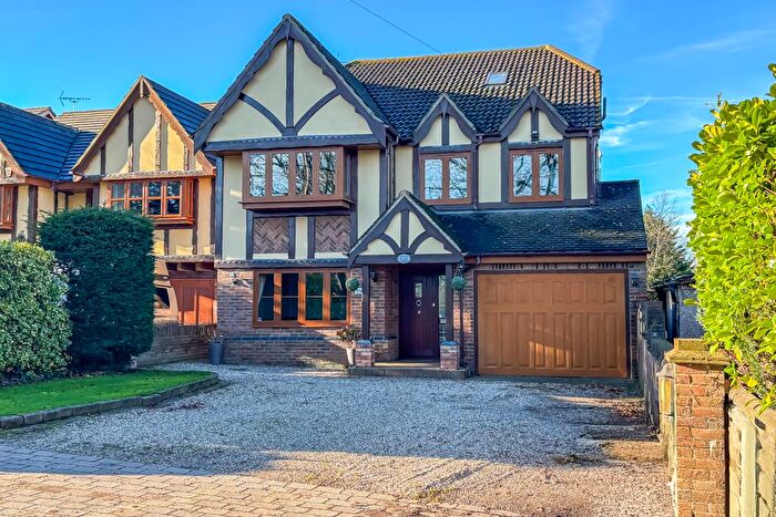 5 Bedroom Detached House For Sale In Rayleigh Avenue, Leigh-on-Sea, SS9