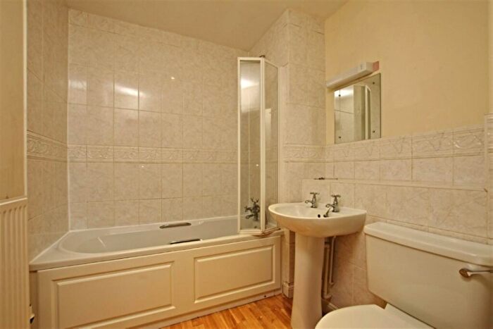 2 Bedroom Apartment To Rent In Venneit Close, Oxford, Oxfordshire, OX1