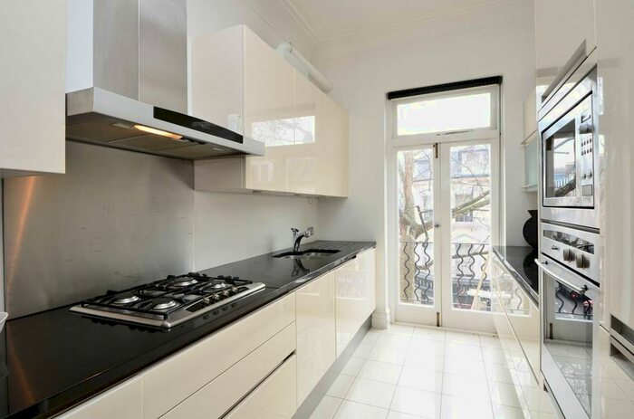 2 Bedroom Flat To Rent In Old Brompton Road, Earls Court, London, SW5