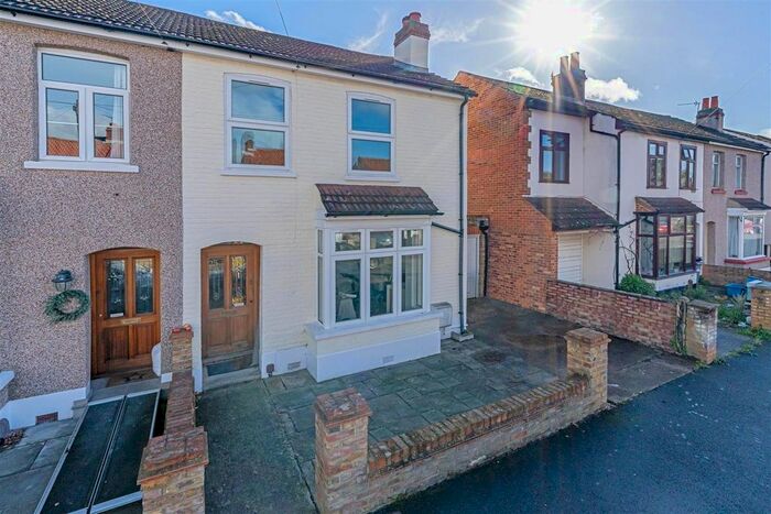 2 Bedroom Property To Rent In Millbourne Road, Hanworth, Feltham, TW13