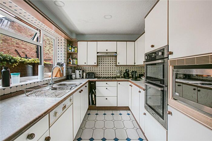 3 Bedroom Bungalow For Sale In Beechfield Close, Redbourn, St. Albans, Hertfordshire, AL3