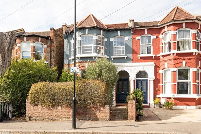 3 Bedroom Flat For Sale In Chadwick Road, Leytonstone, E11