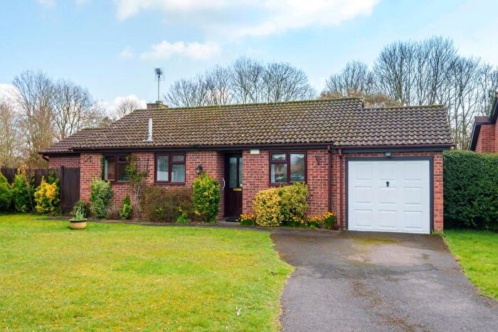 3 Bedroom Detached Bungalow For Sale In Constable Close, Basingstoke, RG21