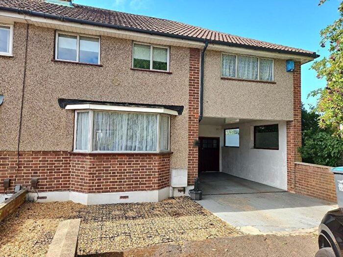 4 Bedroom Semi-Detached House To Rent In Vernon Avenue, Enfield, EN3