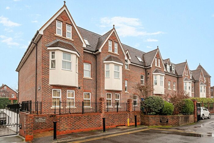 2 Bedroom Flat For Sale In Baker Street, Weybridge, KT13