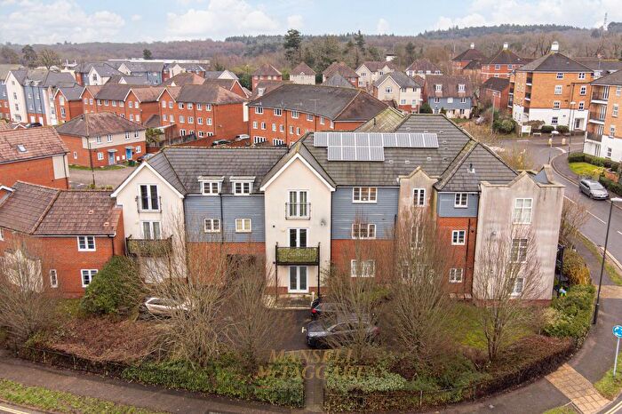 2 Bedroom Flat For Sale In Castlerigg Way, Maidenbower, RH10