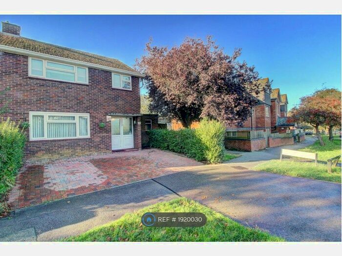 3 Bedroom Semi-Detached House To Rent In Whaddon Way, Milton Keynes, MK3