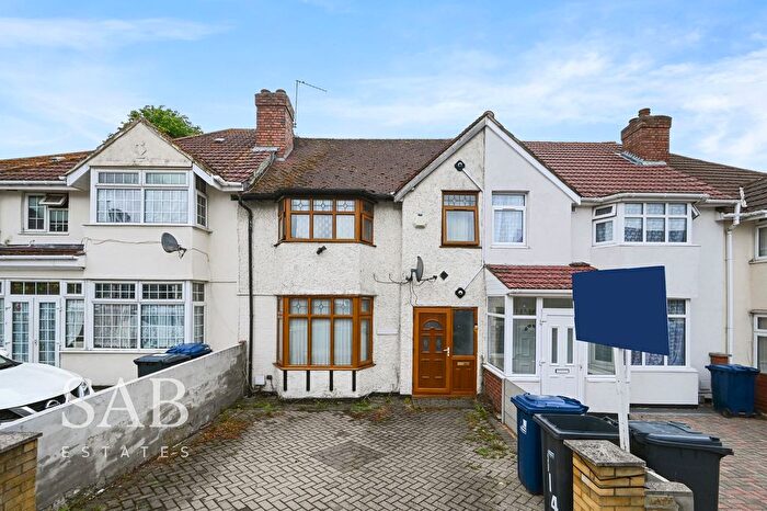 3 Bedroom Terraced House For Sale In Allenby Road, Southall, UB1