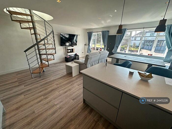 3 Bedroom Flat To Rent In Telegraph Road, Heswall, Wirral, CH60