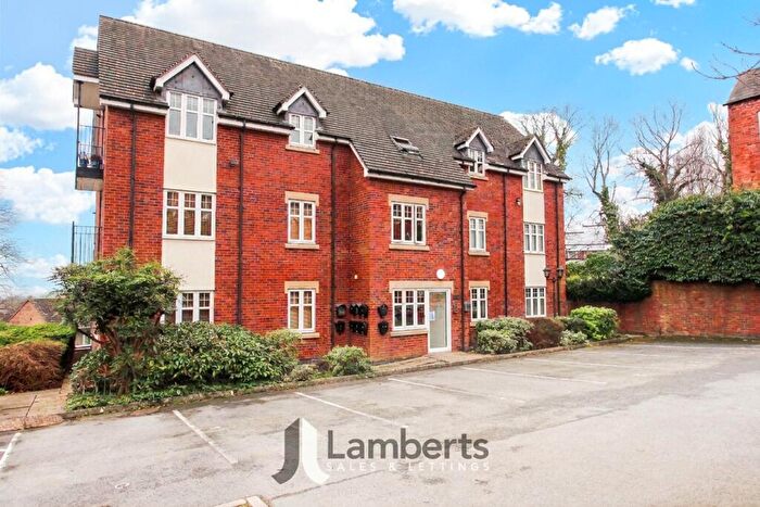 2 Bedroom Flat For Sale In Mount Pleasant, Redditch, B97