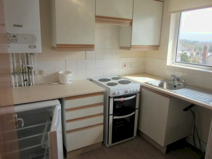 1 Bedroom Flat To Rent In Llangyfelach Road, Treboeth, Swansea., SA5