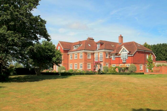 2 Bedroom Apartment For Sale In Flanchford Road, Reigate, RH2