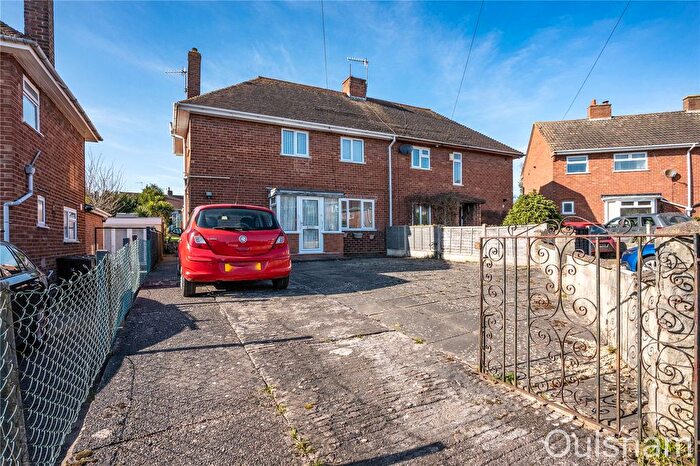 3 Bedroom Semi-Detached House For Sale In Alexander Close, Catshill, Bromsgrove, Worcestershire, B61