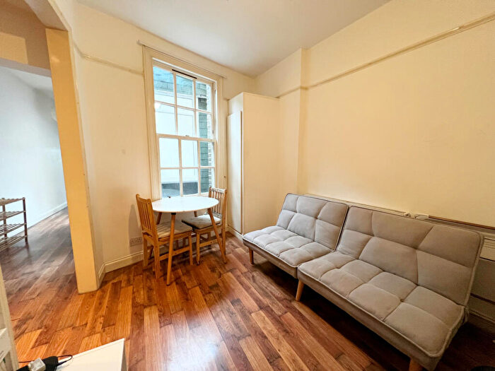 2 Bedroom Flat To Rent In New Cross Road, SE14