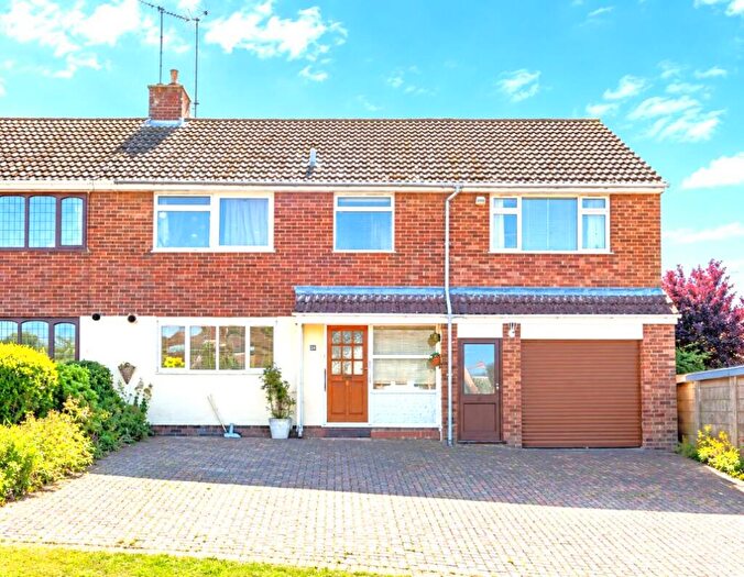 5 Bedroom Semi Detached House For Sale In Woodhill Road, Northampton, NN5