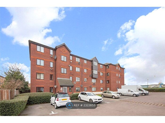 1 Bedroom Flat To Rent In Redding House, London, SE18