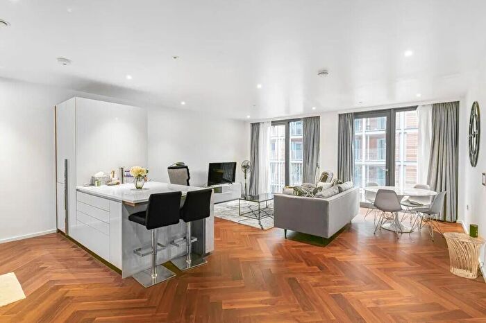 2 Bedroom Flat To Rent In New Union Square, London, SW11