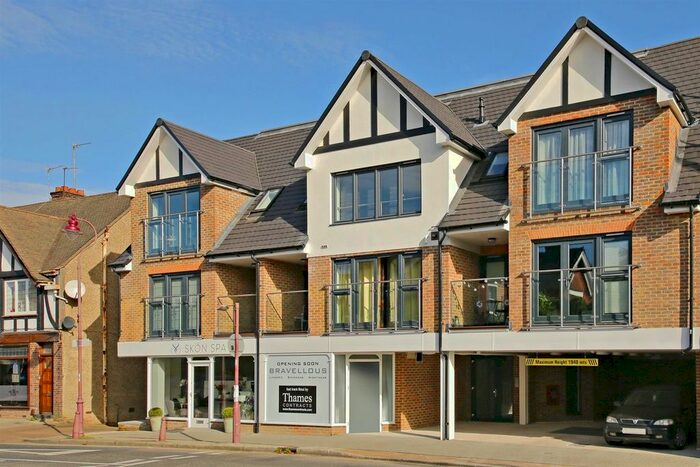 2 Bedroom Flat To Rent In Watling Street, Radlett, Hertfordshire, WD7