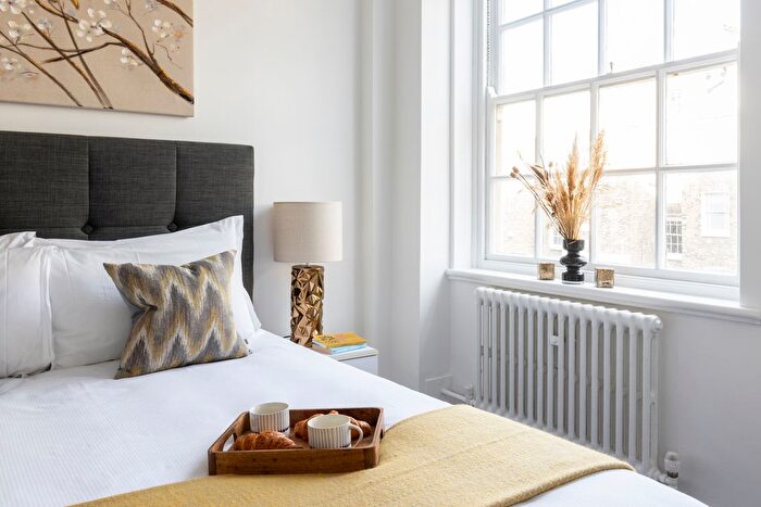 2 Bedroom Flat To Rent In Dolphin Square, London, SW1V