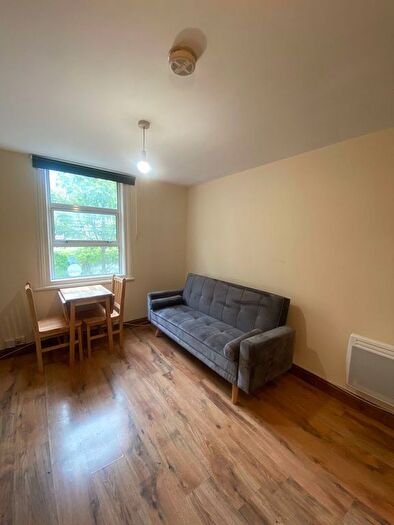 1 Bedroom Flat To Rent In Spacious Bedroom Flat To Let, Kilburn ., NW6