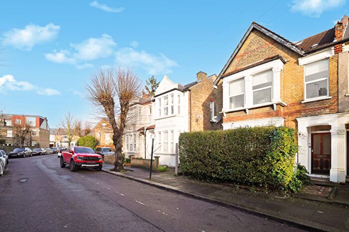 3 Bedroom Flat For Sale In Northbrook Road, London, N22