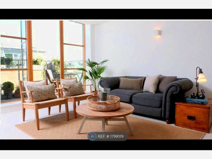 3 Bedroom Flat To Rent In Cromwell Mews, Marlborough, SN8