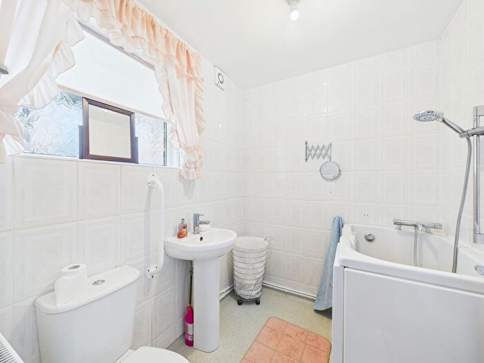 4 Bedroom Terraced House For Sale In Thurlstone Close, Hull, HU7