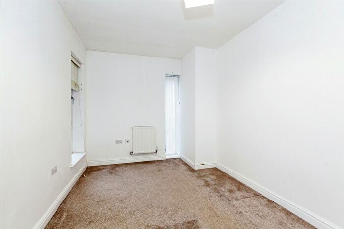 2 Bedroom Flat For Sale In Chadwick Road, Slough, Berkshire, SL3