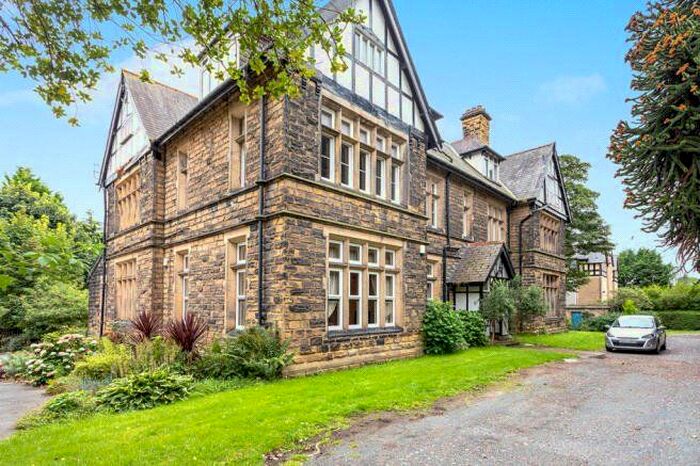 3 Bedroom Flat To Rent In Park Avenue, Roundhay, Leeds, LS8