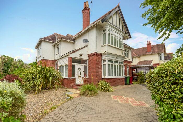 5 Bedroom Detached House To Rent In Langley, Slough, SL3