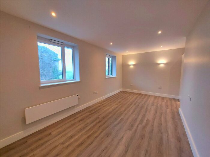 1 Bedroom Flat To Rent In High Street, Gravesend, DA11