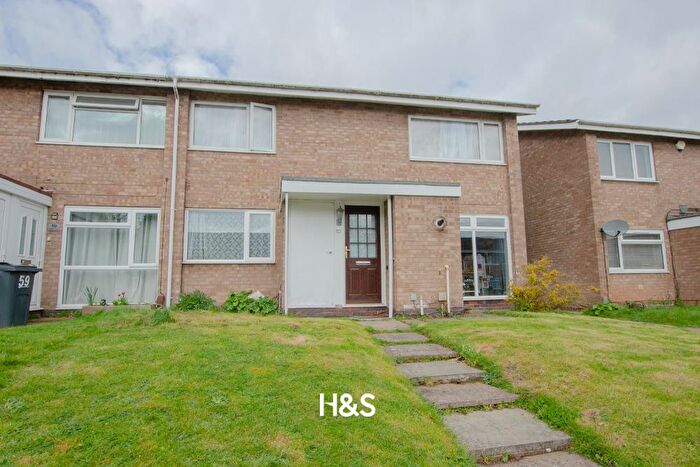 2 Bedroom Maisonette For Sale In Selby Close, Birmingham, B26