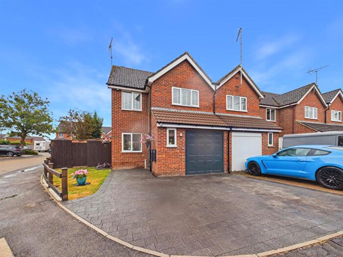 3 Bedroom End Of Terrace House For Sale In Dormer Close, The Willows, Aylesbury, HP21