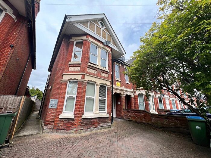 1 Bedroom Flat To Rent In Thornbury Avenue, Southampton, Hampshire, SO15