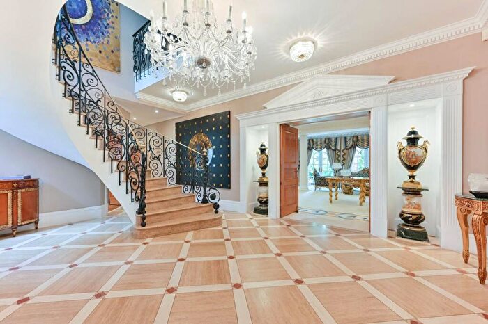 8 Bedroom House For Sale In Byron Drive, Hampstead, London, N2