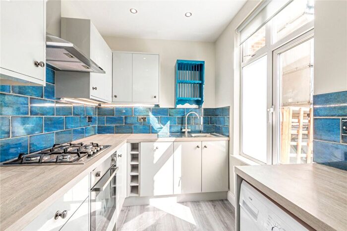 2 Bedroom Maisonette To Rent In Lordship Lane, East Dulwich, London, SE22