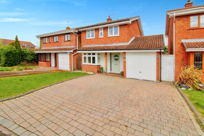3 Bedroom Detached House For Sale In Repton Avenue, Perton, Wolverhampton, WV6