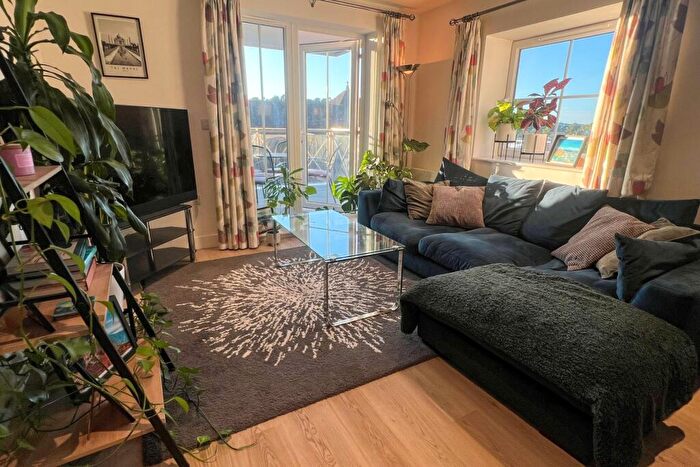 1 Bedroom Flat For Sale In Flambard Way, Godalming, Surrey, GU7