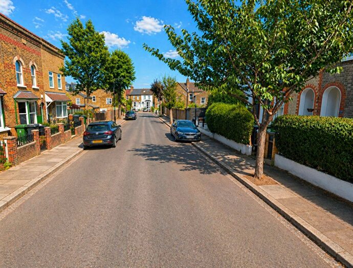 3 Bedroom Flat To Rent In Percy Road, London, E11