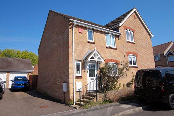 3 Bedroom Semi-Detached House For Sale In Caer Peris View, Portchester, PO16