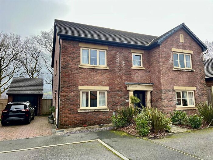 4 Bedroom Detached House For Sale In Fforest Fach, Tycroes, Ammanford, SA18