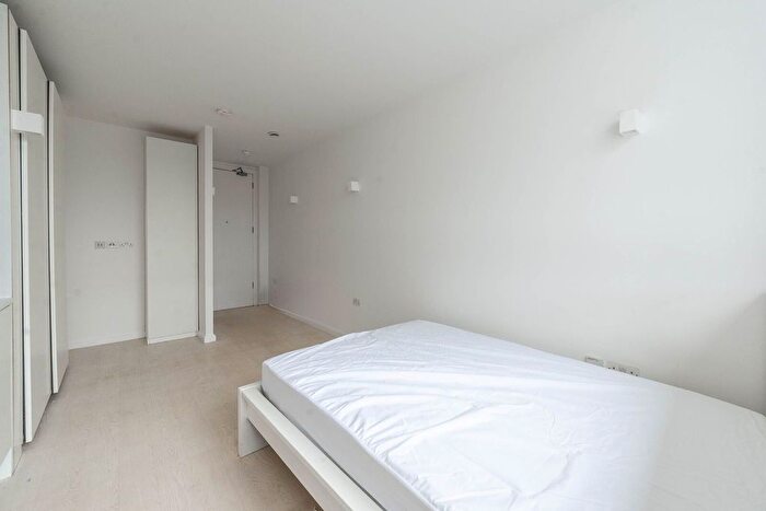 Studio To Rent In College Road, Harrow, HA1