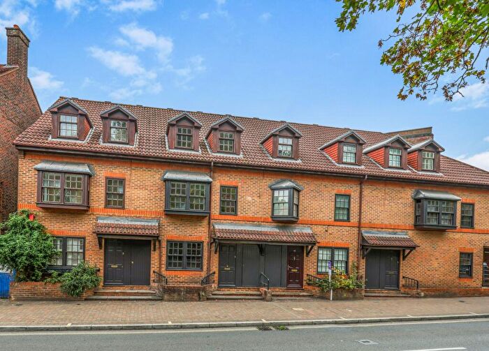 2 Bedroom Flat For Sale In South Street, Epsom, KT18