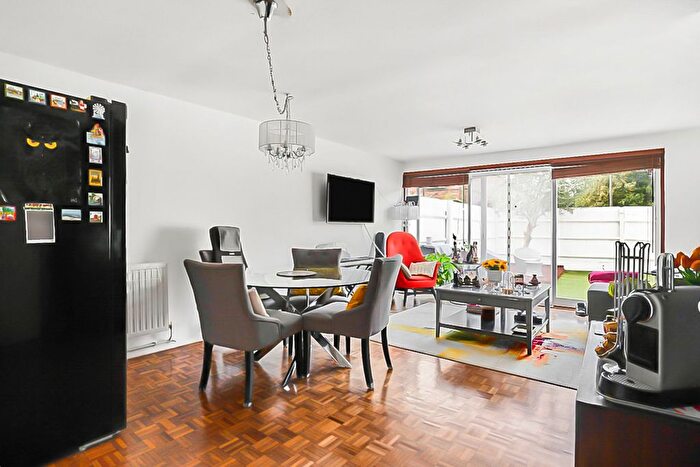 3 Bedroom End Of Terrace House For Sale In Brierley Close, London, SE25