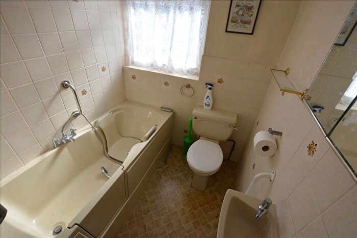 2 Bedroom Terraced House For Sale In Fernside Avenue, Feltham, Middlesex, TW13