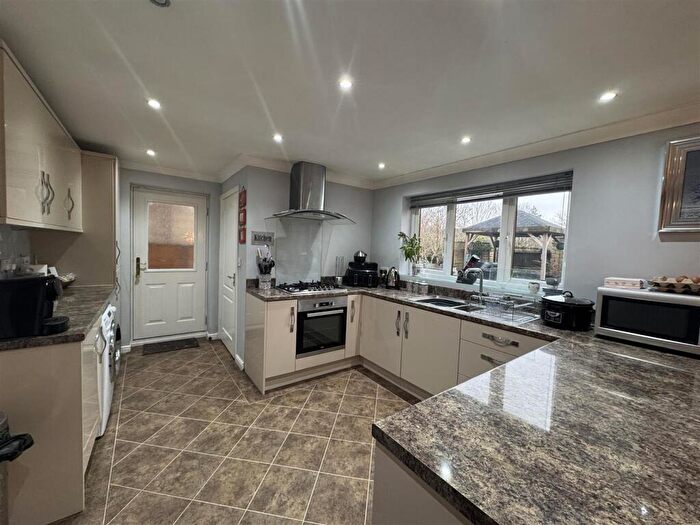 4 Bedroom Detached House For Sale In Valemount, Hadfield, Glossop, SK13