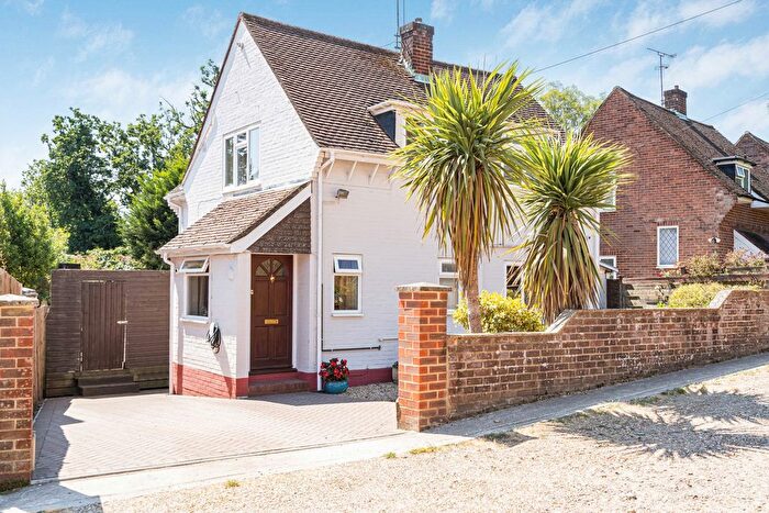 4 Bedroom Detached House For Sale In Santina Close, Farnham, Surrey, GU9