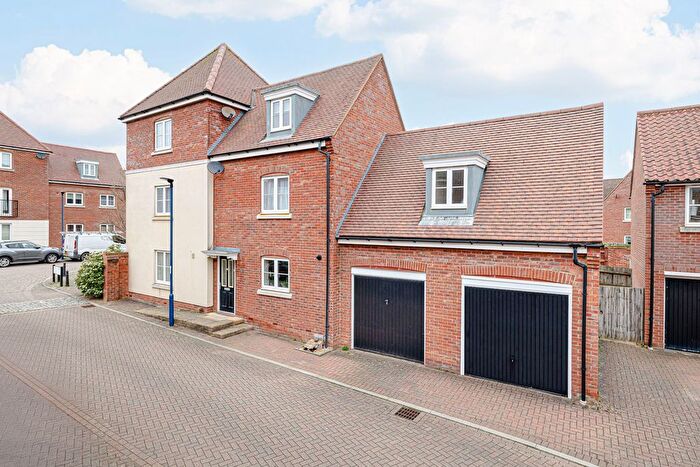 6 Bedroom Semi Detached House For Sale In Bramble Court, Great Cambourne, CB23