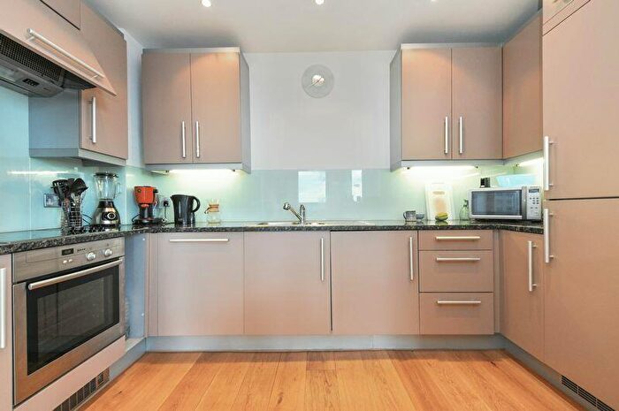 2 Bedroom Flat To Rent In Dimville Heights, Spencer Way, London, E1